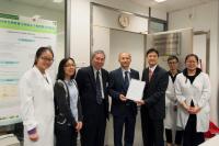 Prof. Zhang Ya-ping (middle) visits the CAS Kunming Institute of Zoology-CUHK Joint Laboratory of Bio-resources and Molecular Research of Common Diseases with Prof. Chan Wai-yee (3rd left) and Prof. Nelson L.S. Tang (3rd right)
